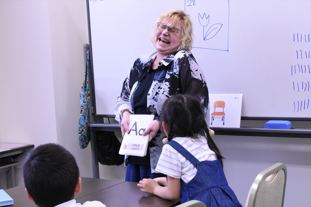 子どもたちが英語を学ぶレッスン風景｜HAPPY BEAR English 南草津教室